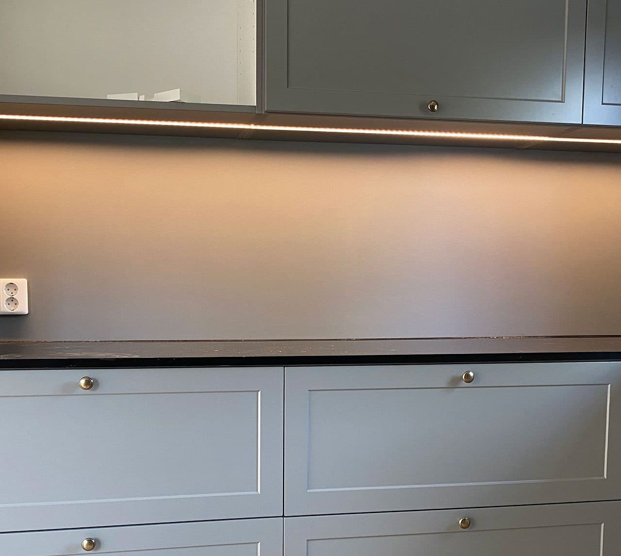 Led-striper på kjøkkenbenken